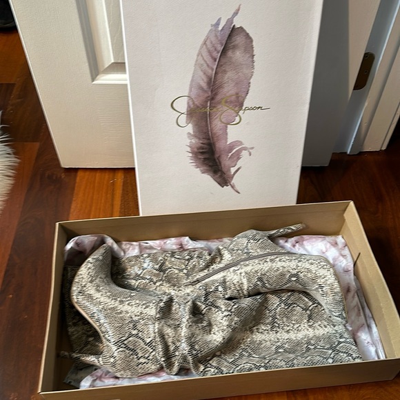 Snakeskin high boots by Jessica Simpson size 8, 4” heels, great condition - Picture 5 of 9